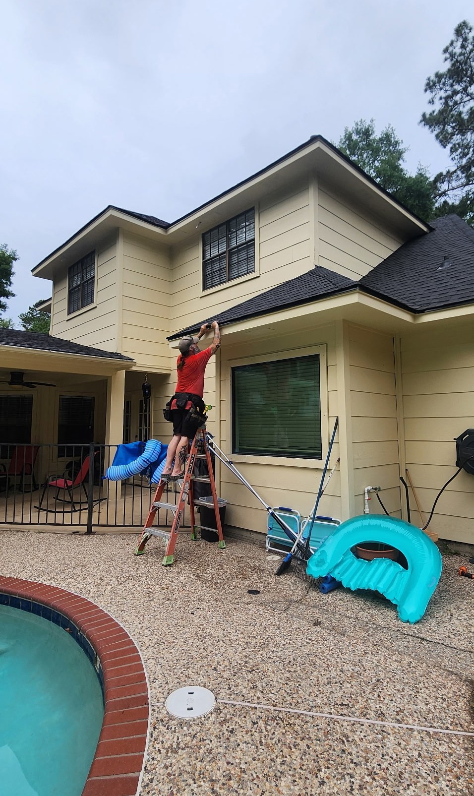 Boone installing gutters on a Kingwood Texas home